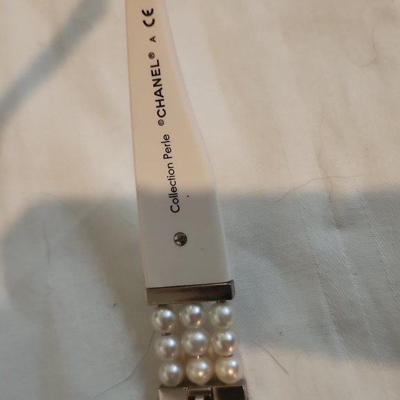 CHANEL Y2k Oversized Sunglasses with Pearl Detail
